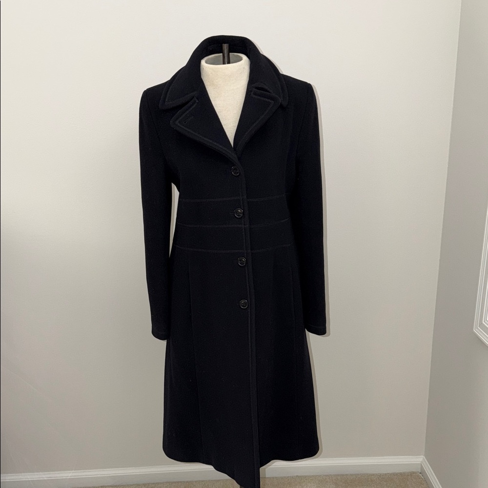 Classic and Elegant Black Women's Wool w/Cashmere Blend Coat Size 8